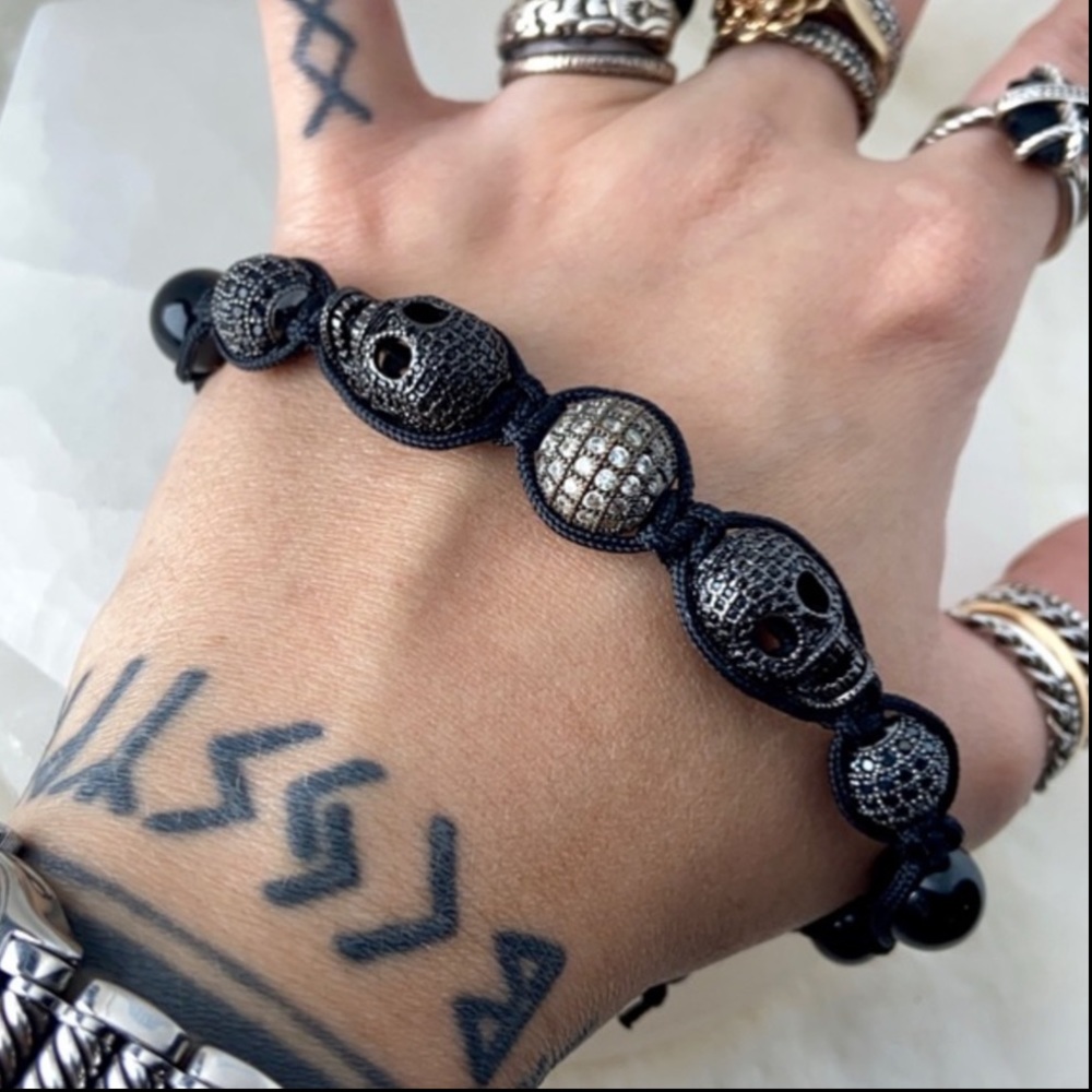men or women Rock chic black rodhium & 2 cz skulls onyx macrame bracelet - Picture 7 of 13